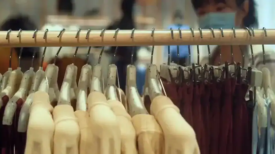 Textiles & Garments Logistics | GOH & Seasonal Supply